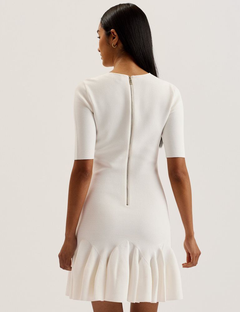 Ted Baker Alzann - Pleated Hem Knitted Bodycon Mini Dress Kleid Damen Weiß | 730864-KWF