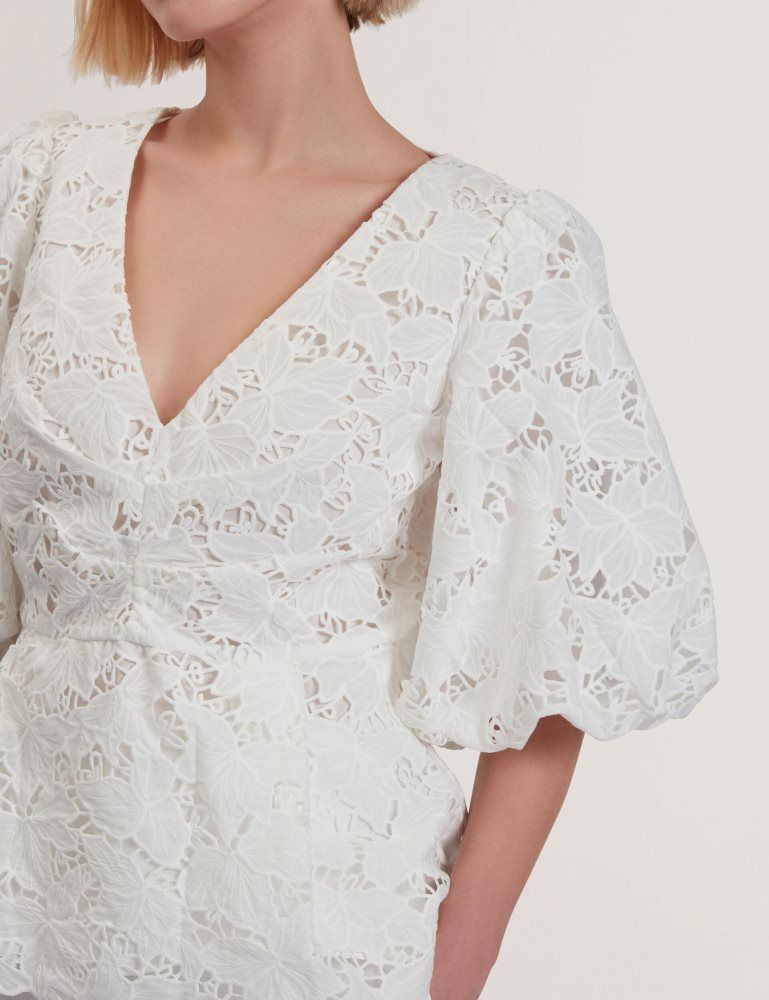 Ted Baker Ellari - Lace Puff Sleeve V-neck Peplum Top T-shirts Damen Weiß | 328571-HWP