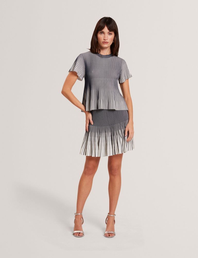 Ted Baker Hethrr - Textured Knit Fluted Short Sleeve Top T-shirts Damen Navy | 235986-ZJV